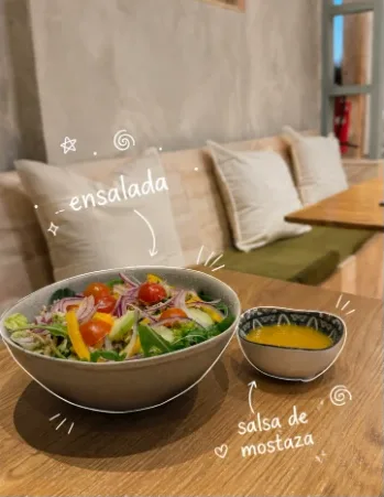 Plato del menú de almuerzo de La Sesión con salsa de mostaza